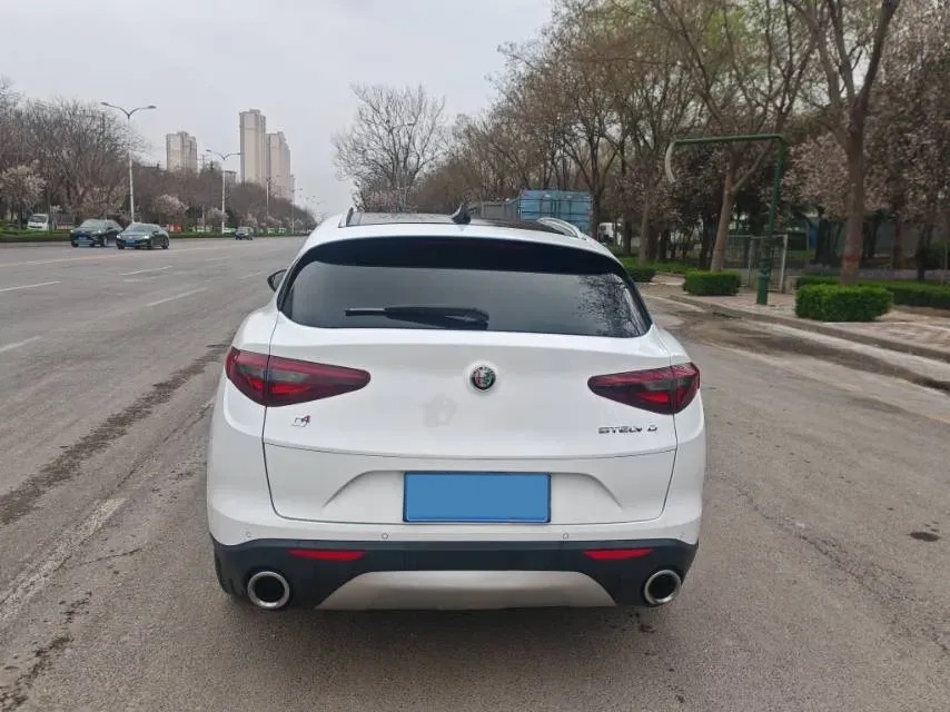 2017 Alfa Romeo Stelvio 2.0T 200HP L4 8AT,autocango,china used car exporter,china ev exporter,chinese used car exporter,chinese used ev exporter