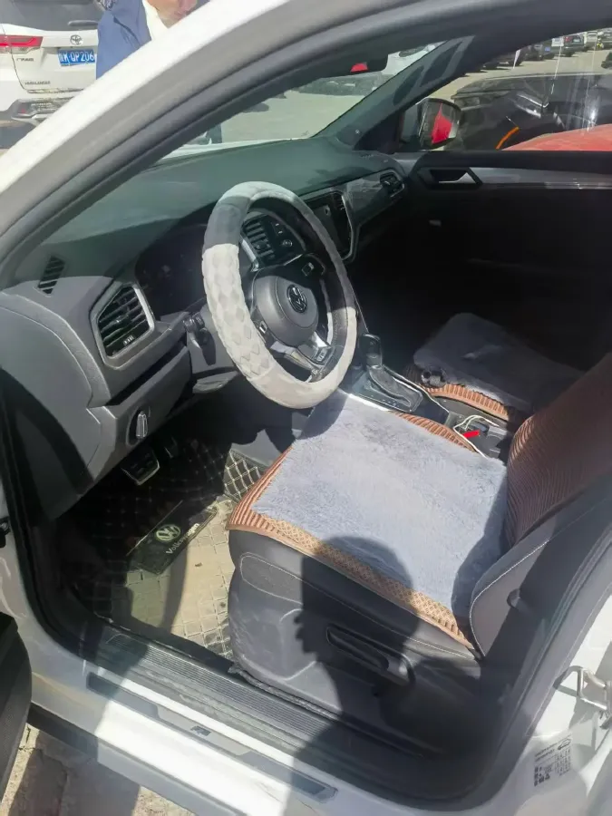 2020 Volkswagen T-Roc 1.4T 150HP L4 7DCT,autocango,china used car exporter,china ev exporter,chinese used car exporter,chinese used ev exporter