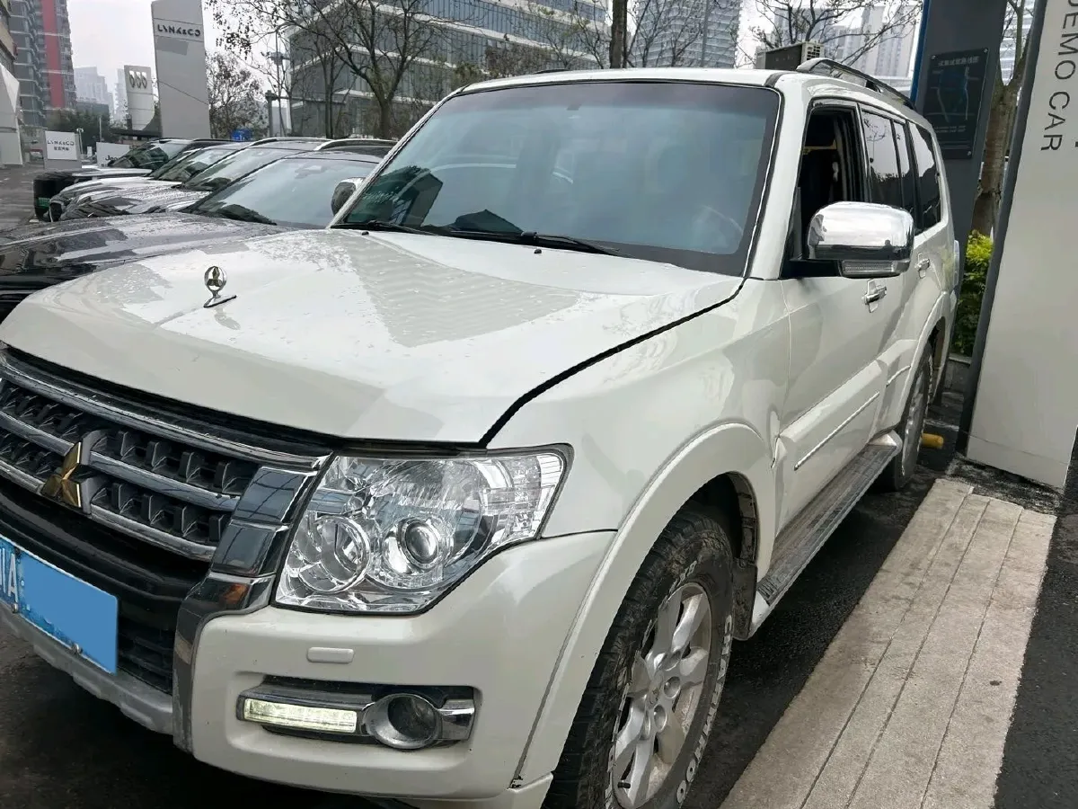 2020 Mitsubishi Pajero 3.0L 174HP V6 5AT,autocango,china used car exporter,china ev exporter,chinese used car exporter,chinese used ev exporter