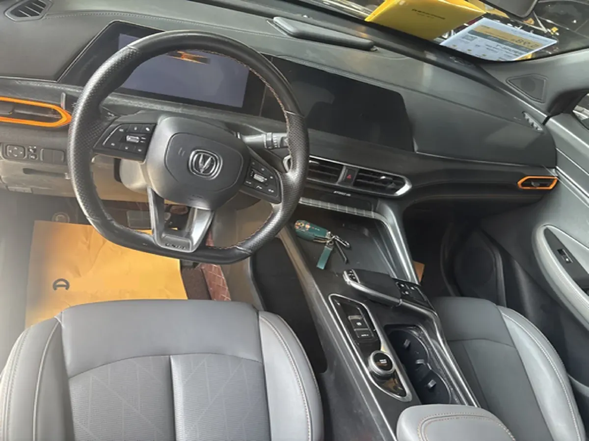 2022 ChangAn UNI-T 1.5T 188HP L4 7DCT,autocango,china used car exporter,china ev exporter,chinese used car exporter,chinese used ev exporter