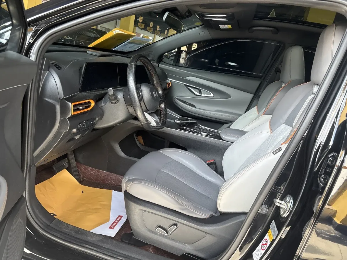 2022 ChangAn UNI-T 1.5T 188HP L4 7DCT,autocango,china used car exporter,china ev exporter,chinese used car exporter,chinese used ev exporter