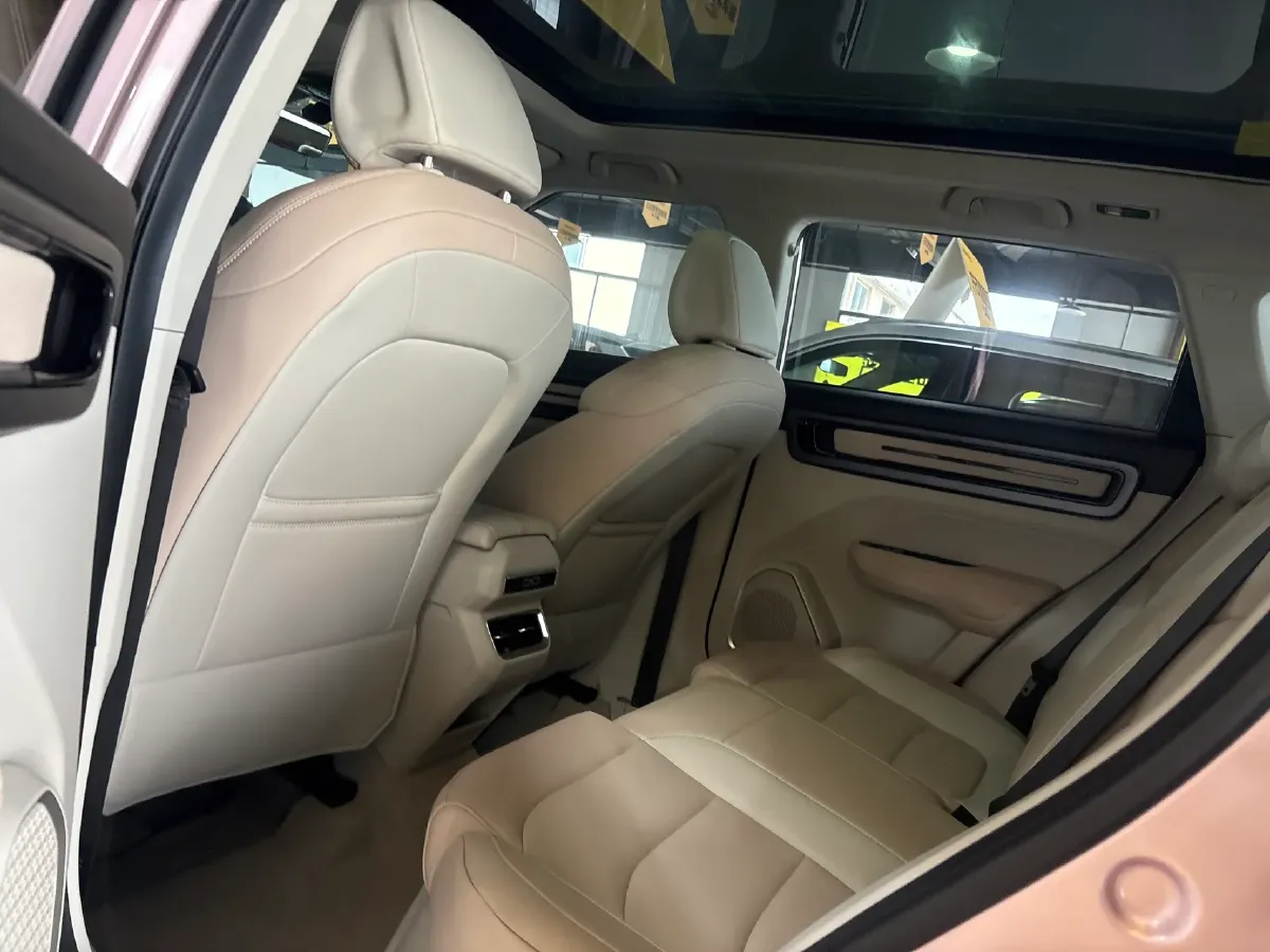 2023 Geely ICON 1.5T 181HP L4 7DCT,autocango,china used car exporter,china ev exporter,chinese used car exporter,chinese used ev exporter