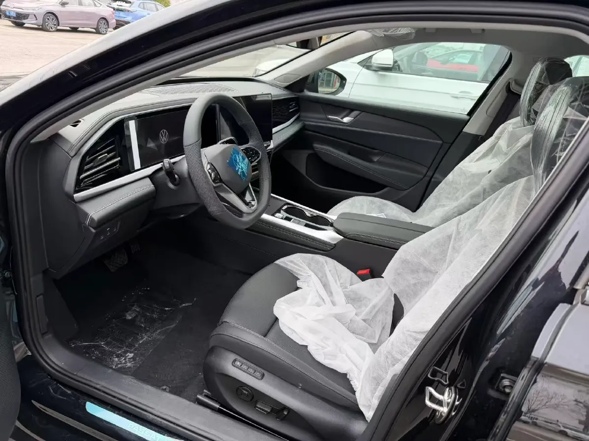 2025 Volkswagen Passat 2.0T 220HP L4 7DCT,autocango,china used car exporter,china ev exporter,chinese used car exporter,chinese used ev exporter