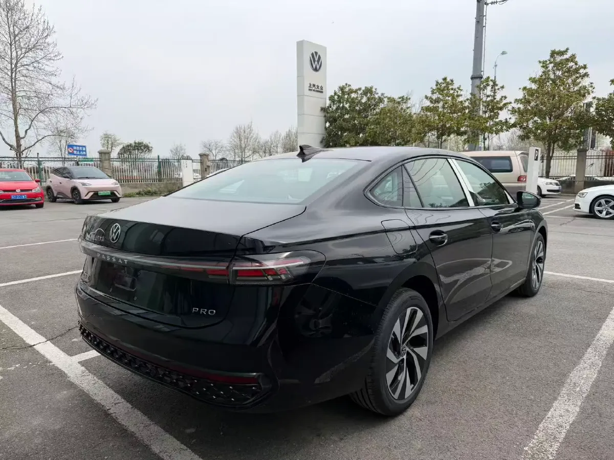 2025 Volkswagen Passat 2.0T 220HP L4 7DCT,autocango,china used car exporter,china ev exporter,chinese used car exporter,chinese used ev exporter