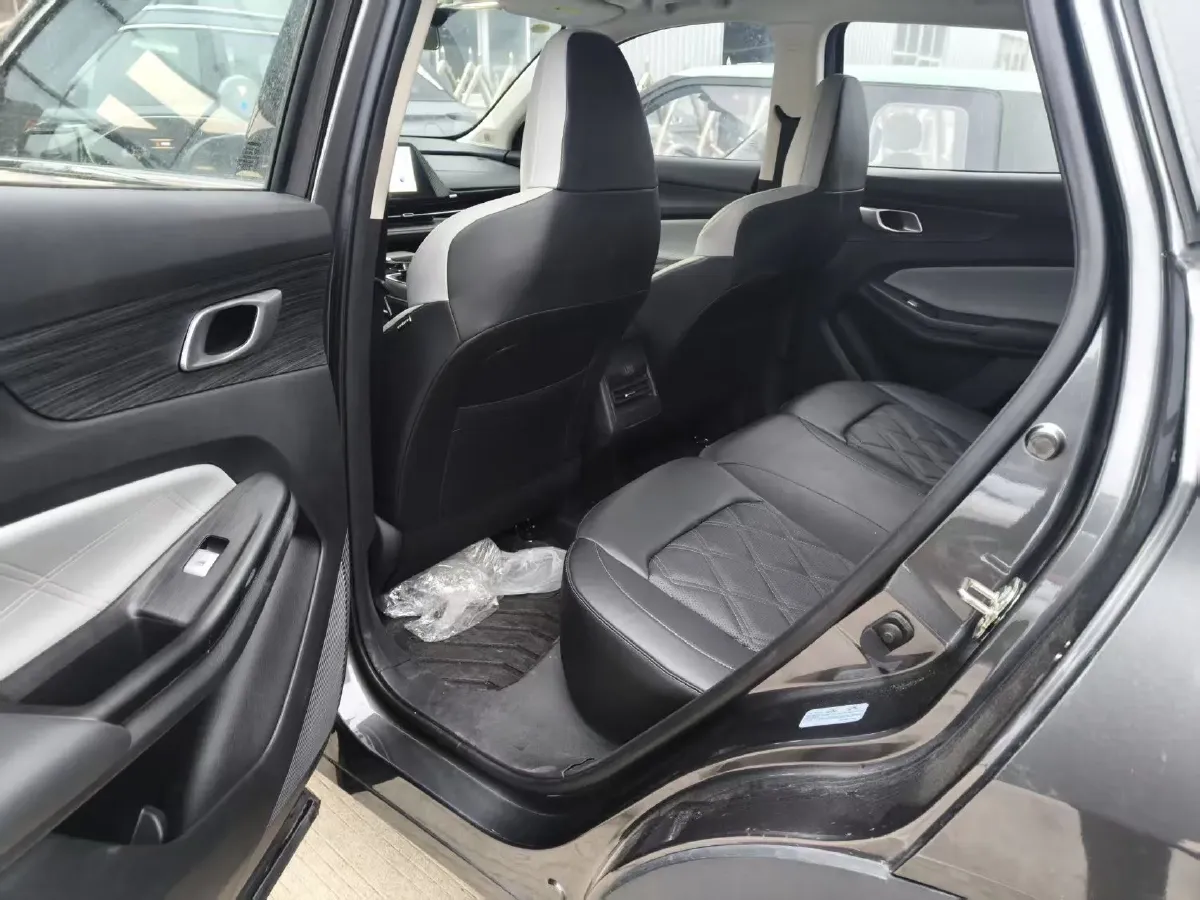 2023 Venucia VX6 BEV 62KWH,autocango,china used car exporter,china ev exporter,chinese used car exporter,chinese used ev exporter