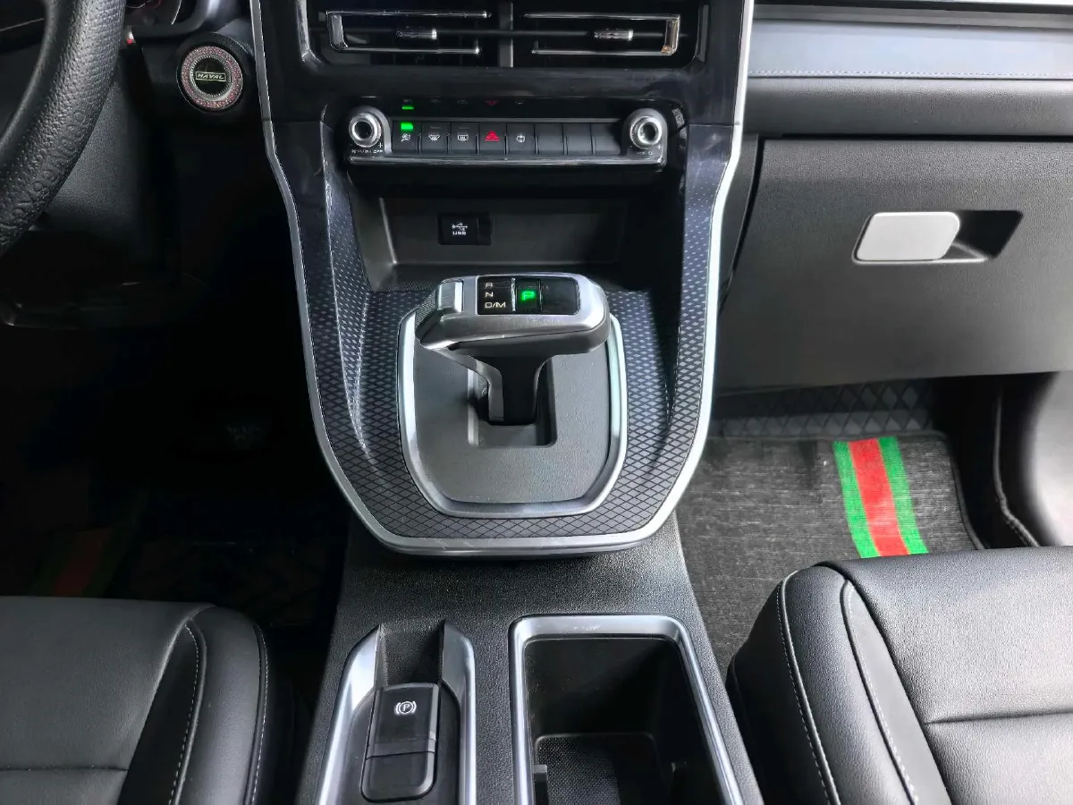 2021 Haval M6 1.5T 150HP L4 7DCT,autocango,china used car exporter,china ev exporter,chinese used car exporter,chinese used ev exporter