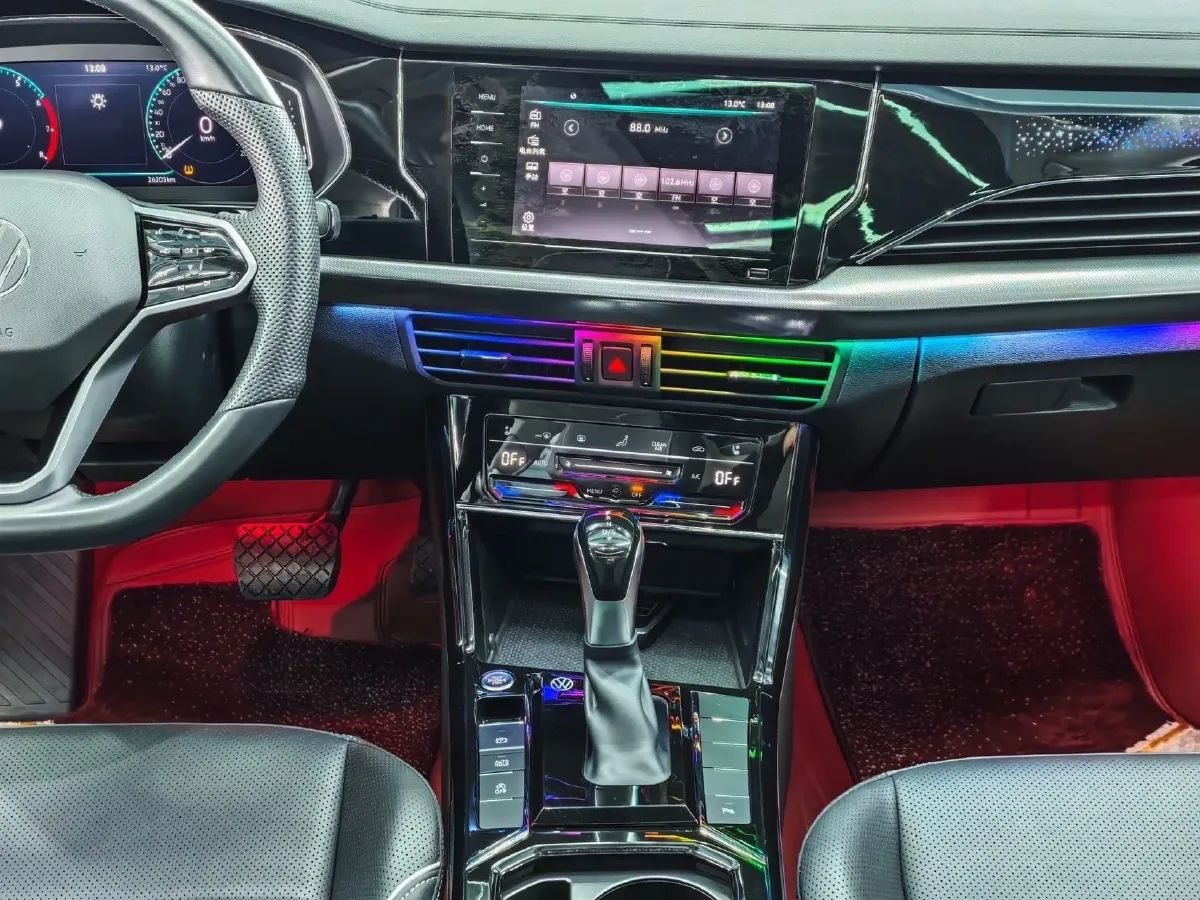 2024 Volkswagen Passat 2.0T 220HP L4 7DCT,autocango,china used car exporter,china ev exporter,chinese used car exporter,chinese used ev exporter