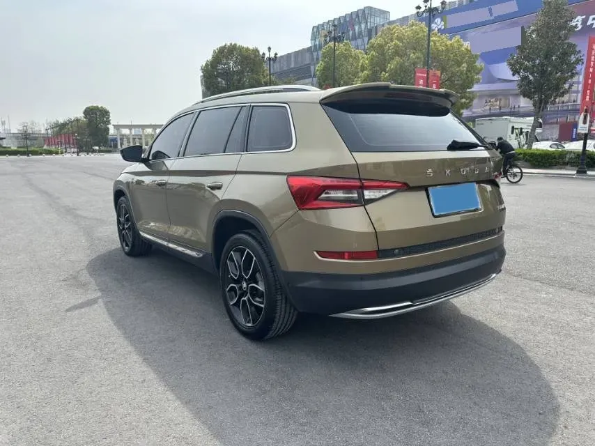 2019 Skoda Superb 2.0T 220HP L4 7DCT,autocango,china used car exporter,china ev exporter,chinese used car exporter,chinese used ev exporter