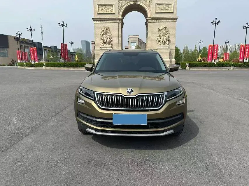 2019 Skoda Superb 2.0T 220HP L4 7DCT,autocango,china used car exporter,china ev exporter,chinese used car exporter,chinese used ev exporter