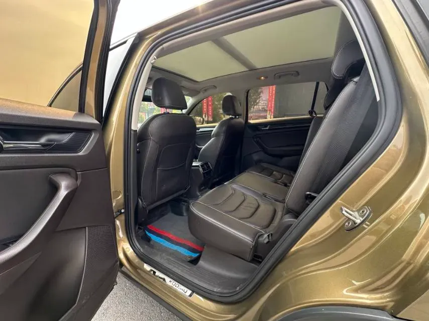 2019 Skoda Superb 2.0T 220HP L4 7DCT,autocango,china used car exporter,china ev exporter,chinese used car exporter,chinese used ev exporter