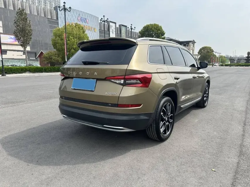 2019 Skoda Superb 2.0T 220HP L4 7DCT,autocango,china used car exporter,china ev exporter,chinese used car exporter,chinese used ev exporter