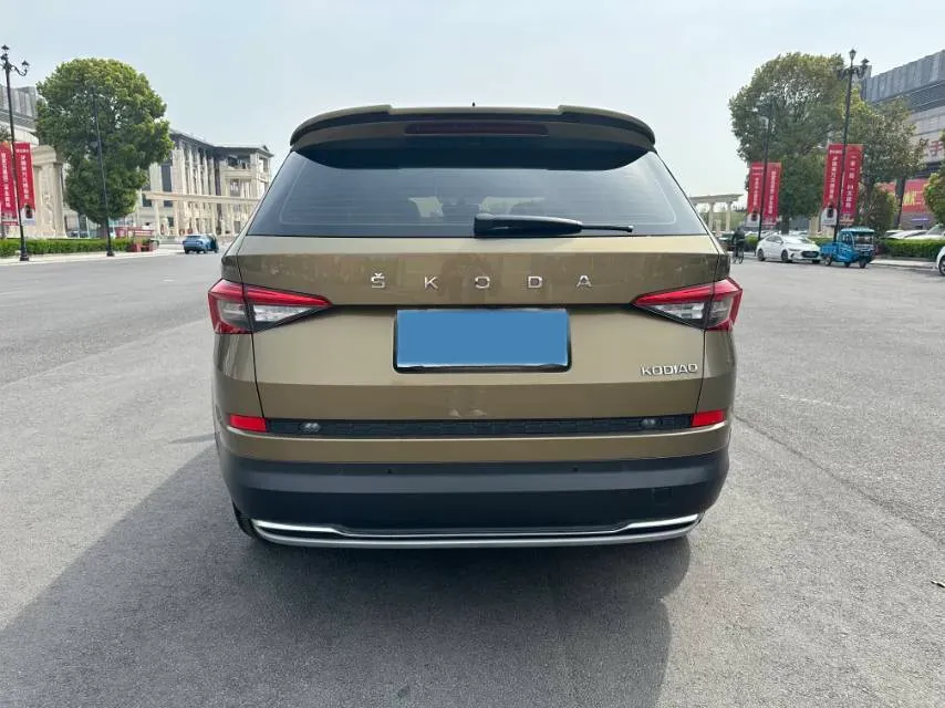 2019 Skoda Superb 2.0T 220HP L4 7DCT,autocango,china used car exporter,china ev exporter,chinese used car exporter,chinese used ev exporter