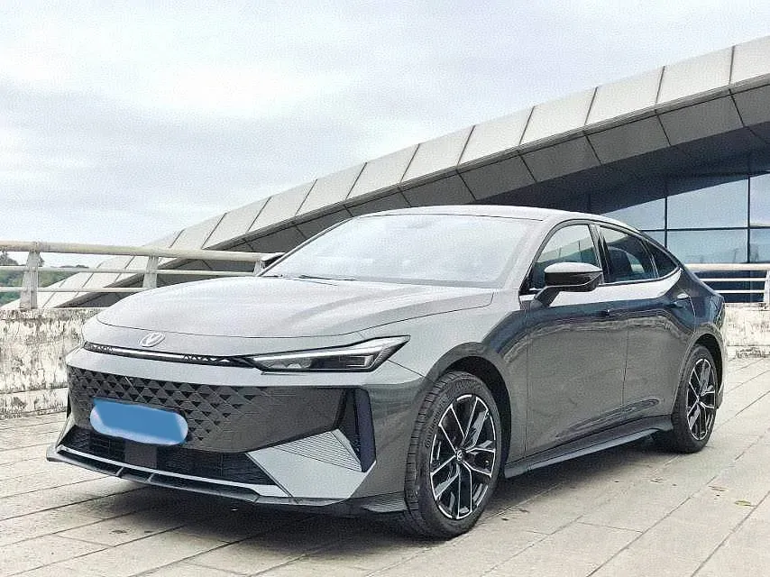 2024 ChangAn UNI-V iDD 1.5L 110HP L4 E-CVT PHEV 18.99KWH,autocango,china used car exporter,china ev exporter,chinese used car exporter,chinese used ev exporter