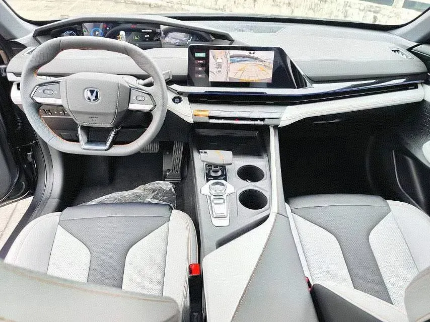 2024 ChangAn UNI-V iDD 1.5L 110HP L4 E-CVT PHEV 18.99KWH,autocango,china used car exporter,china ev exporter,chinese used car exporter,chinese used ev exporter