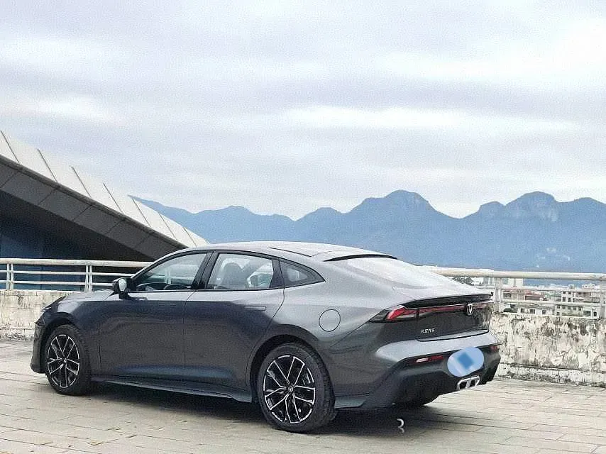 2024 ChangAn UNI-V iDD 1.5L 110HP L4 E-CVT PHEV 18.99KWH,autocango,china used car exporter,china ev exporter,chinese used car exporter,chinese used ev exporter