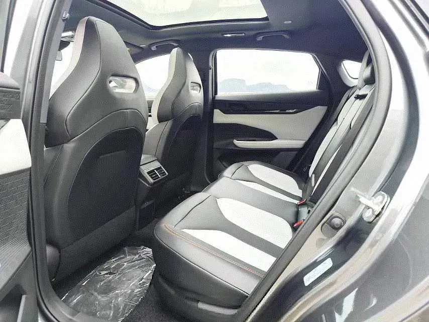 2024 ChangAn UNI-V iDD 1.5L 110HP L4 E-CVT PHEV 18.99KWH,autocango,china used car exporter,china ev exporter,chinese used car exporter,chinese used ev exporter