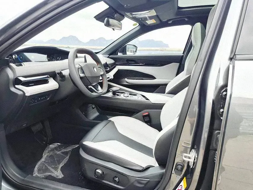 2024 ChangAn UNI-V iDD 1.5L 110HP L4 E-CVT PHEV 18.99KWH,autocango,china used car exporter,china ev exporter,chinese used car exporter,chinese used ev exporter