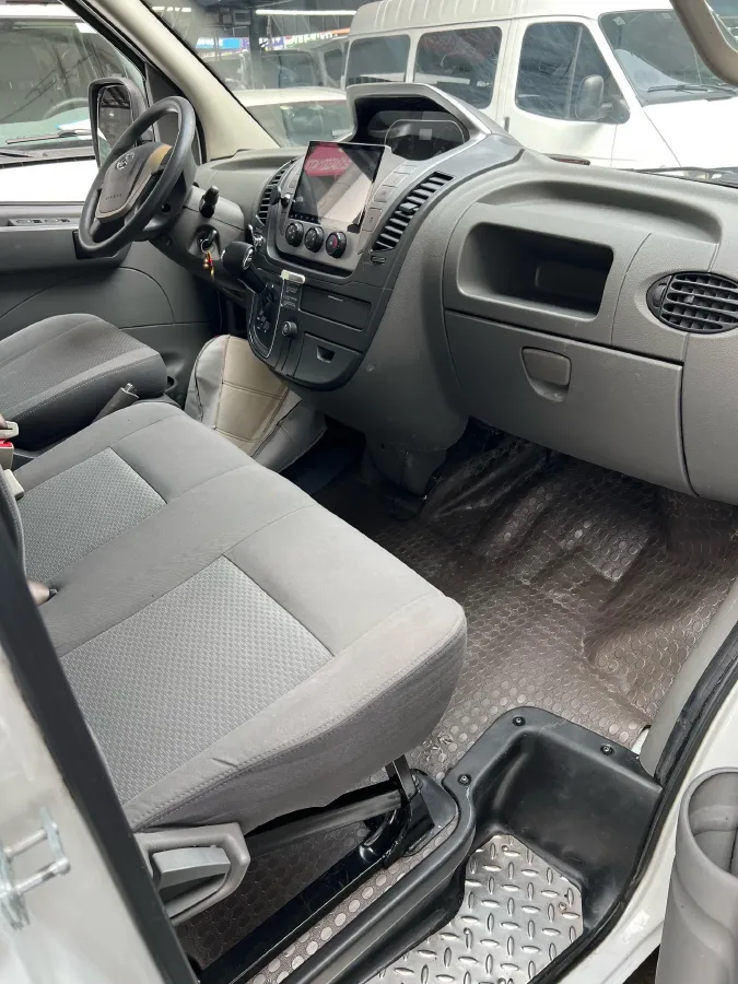 2018 MAXUS XinTu V80 2.5T 136HP L4 6MT,autocango,china used car exporter,china ev exporter,chinese used car exporter,chinese used ev exporter