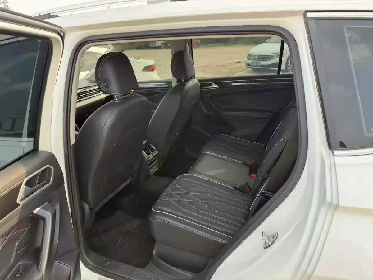 2023 Volkswagen Tiguan L 1.5T 160HP L4 7DCT,autocango,china used car exporter,china ev exporter,chinese used car exporter,chinese used ev exporter
