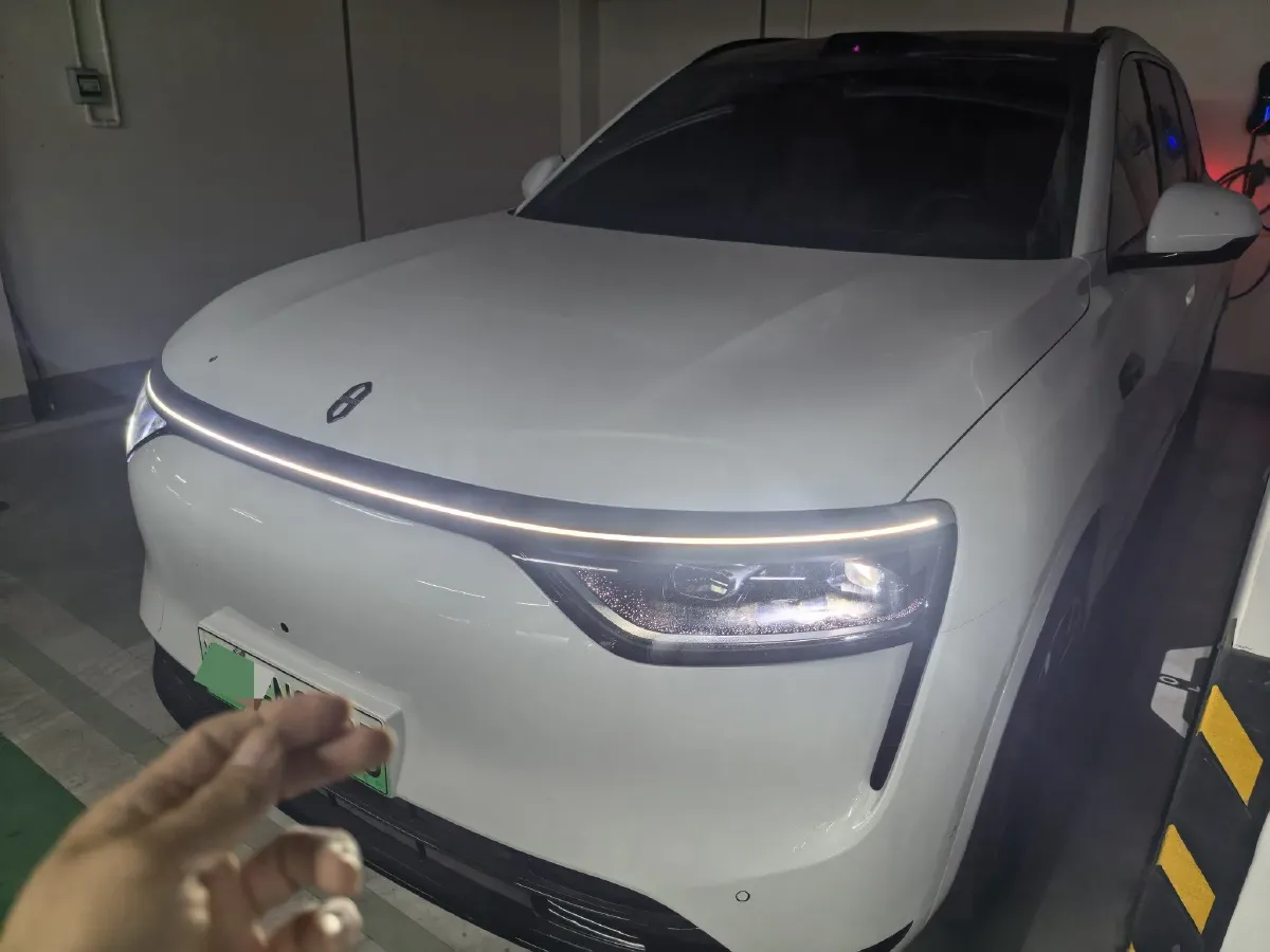 2025 AITO AITO M8 REEV 160HP REEV 53.4KWH,autocango,china used car exporter,china ev exporter,chinese used car exporter,chinese used ev exporter