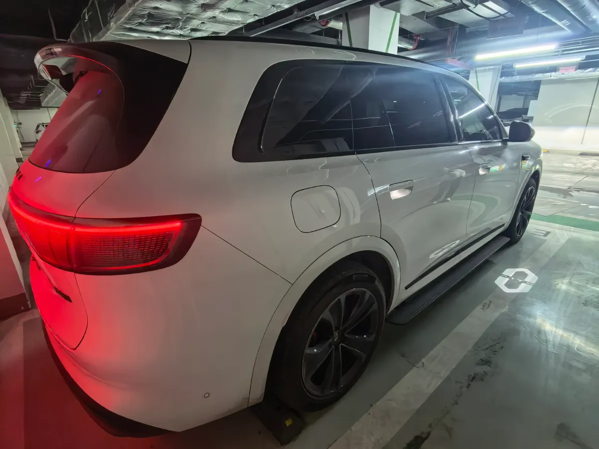 2025 AITO AITO M8 REEV 160HP REEV 53.4KWH,autocango,china used car exporter,china ev exporter,chinese used car exporter,chinese used ev exporter