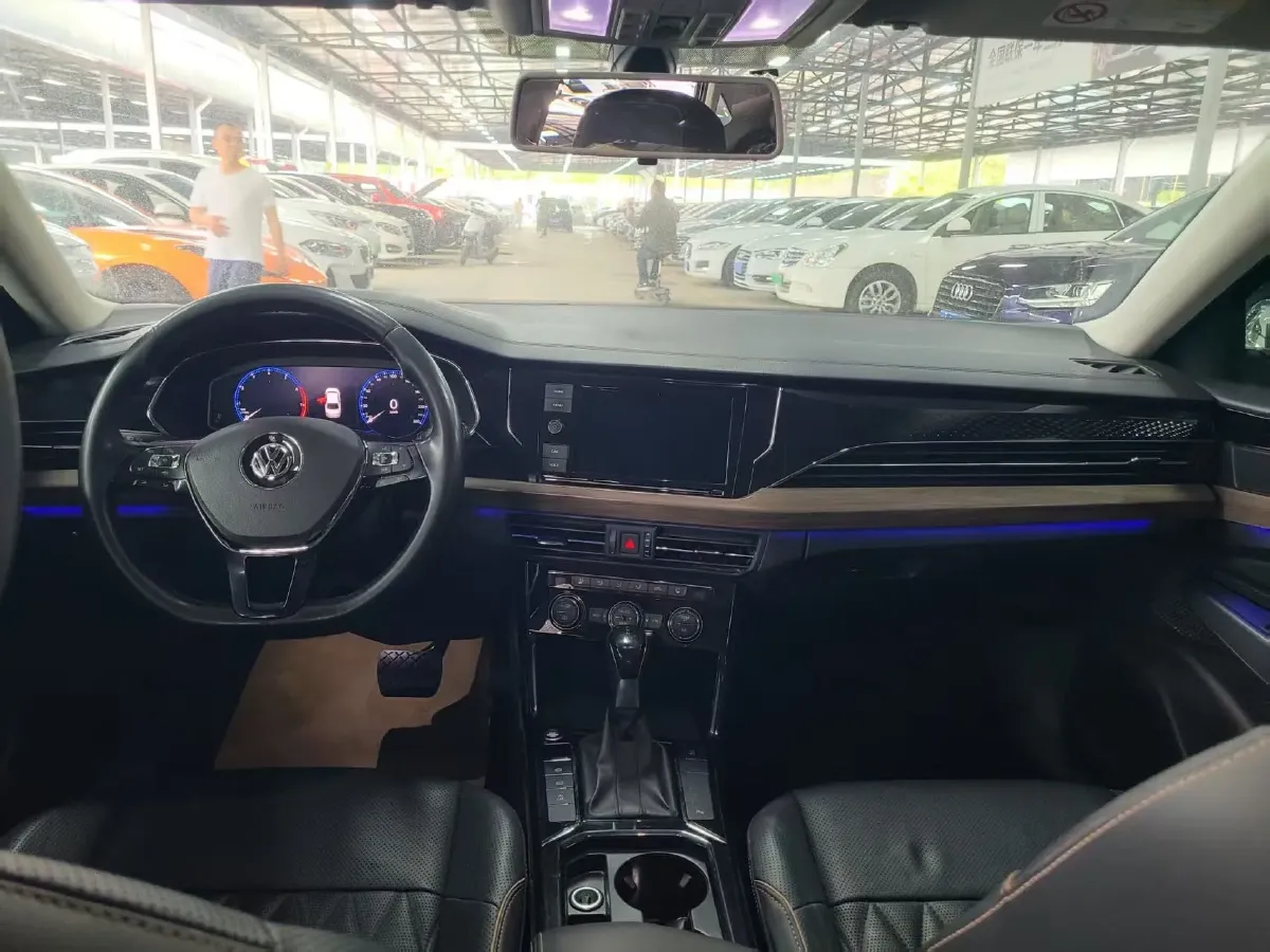 2019 Volvo V40 1.5T 152HP L4 6AT,autocango,china used car exporter,china ev exporter,chinese used car exporter,chinese used ev exporter