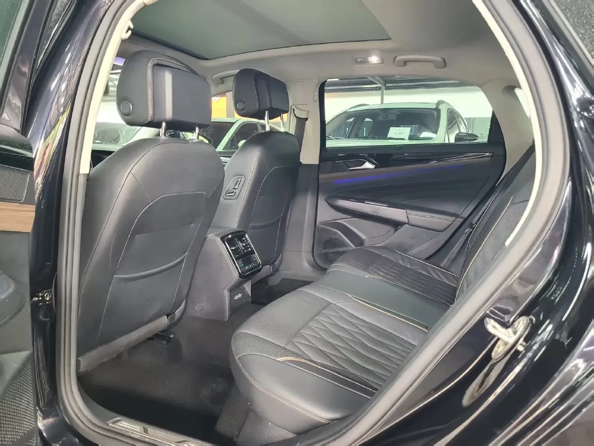 2019 Volvo V40 1.5T 152HP L4 6AT,autocango,china used car exporter,china ev exporter,chinese used car exporter,chinese used ev exporter