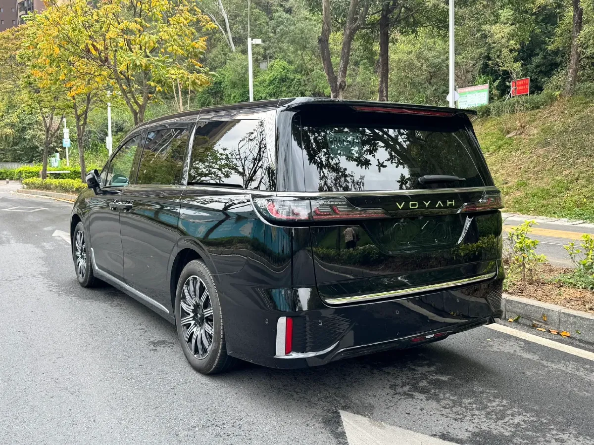 2025 Voyah Dream BEV 108.7KWH,autocango,china used car exporter,china ev exporter,chinese used car exporter,chinese used ev exporter