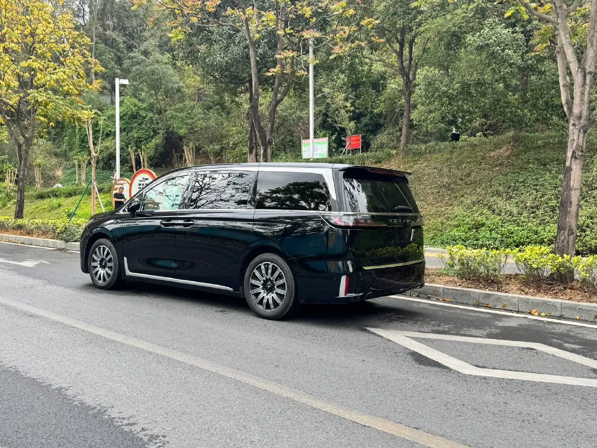 2025 Voyah Dream BEV 108.7KWH,autocango,china used car exporter,china ev exporter,chinese used car exporter,chinese used ev exporter