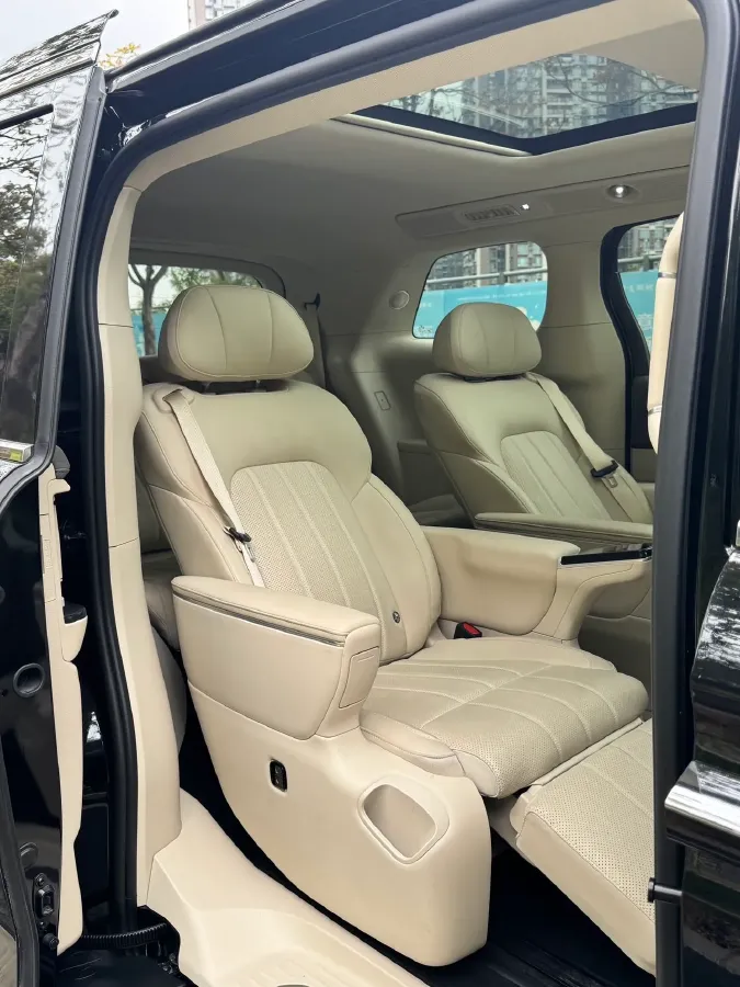 2025 Voyah Dream BEV 108.7KWH,autocango,china used car exporter,china ev exporter,chinese used car exporter,chinese used ev exporter