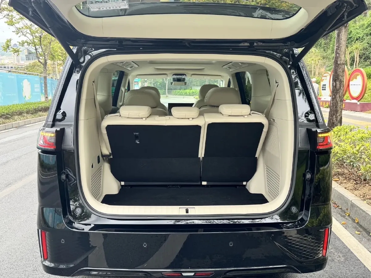 2025 Voyah Dream BEV 108.7KWH,autocango,china used car exporter,china ev exporter,chinese used car exporter,chinese used ev exporter