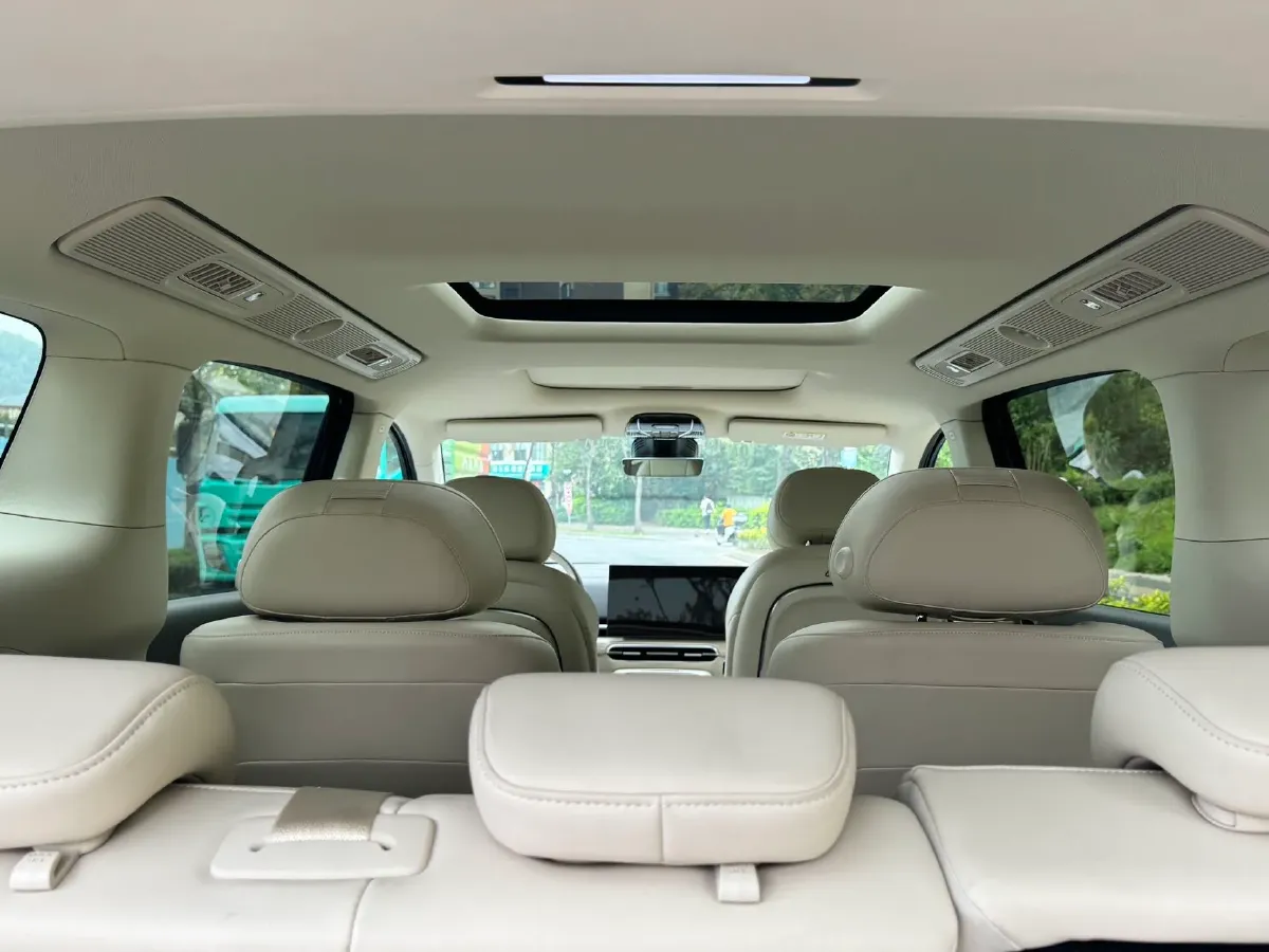 2025 Voyah Dream BEV 108.7KWH,autocango,china used car exporter,china ev exporter,chinese used car exporter,chinese used ev exporter