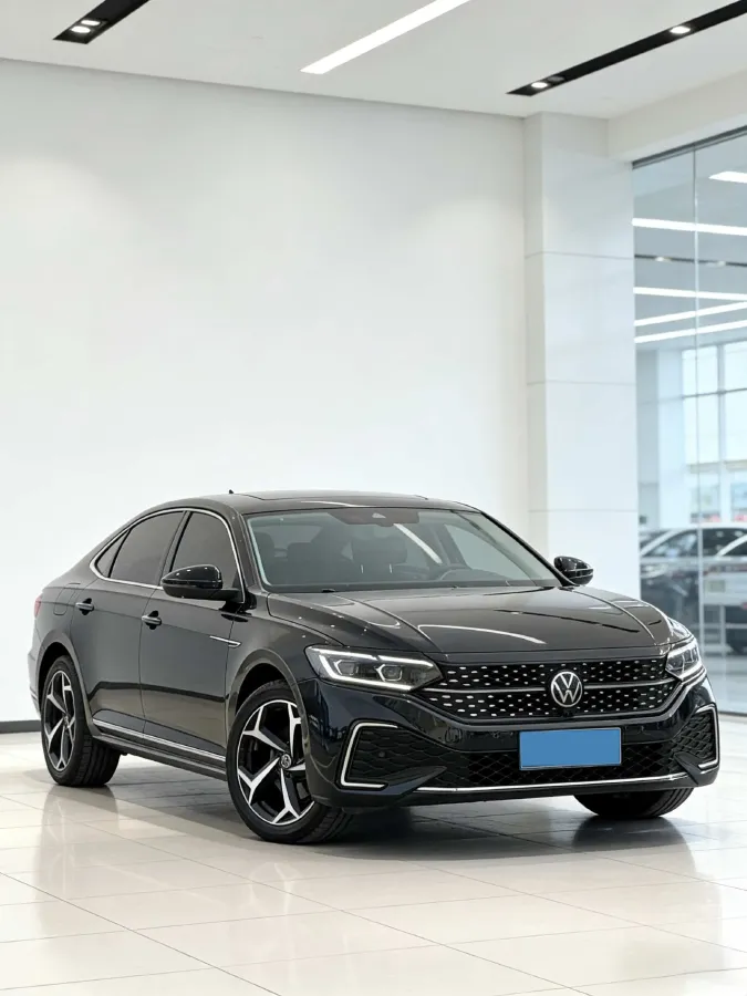 2025 Volkswagen Passat 2.0T 220HP L4 7DCT,autocango,china used car exporter,china ev exporter,chinese used car exporter,chinese used ev exporter