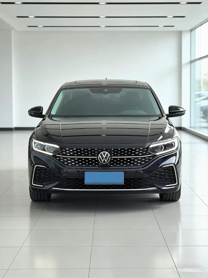 2025 Volkswagen Passat 2.0T 220HP L4 7DCT,autocango,china used car exporter,china ev exporter,chinese used car exporter,chinese used ev exporter