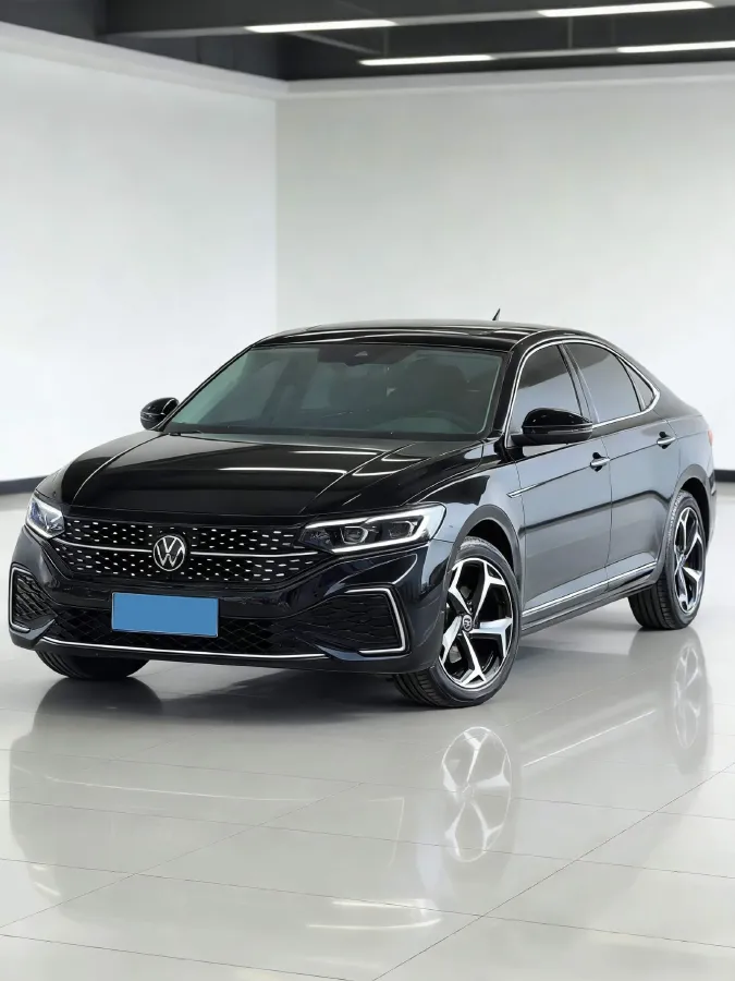 2025 Volkswagen Passat 2.0T 220HP L4 7DCT,autocango,china used car exporter,china ev exporter,chinese used car exporter,chinese used ev exporter