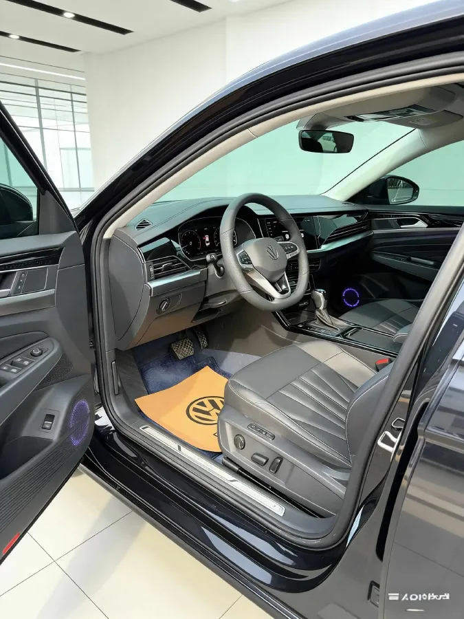 2025 Volkswagen Passat 2.0T 220HP L4 7DCT,autocango,china used car exporter,china ev exporter,chinese used car exporter,chinese used ev exporter