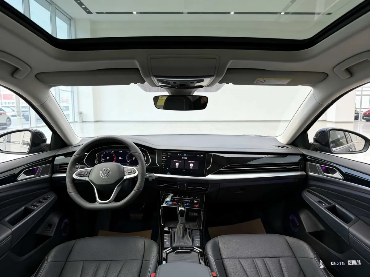 2025 Volkswagen Passat 2.0T 220HP L4 7DCT,autocango,china used car exporter,china ev exporter,chinese used car exporter,chinese used ev exporter