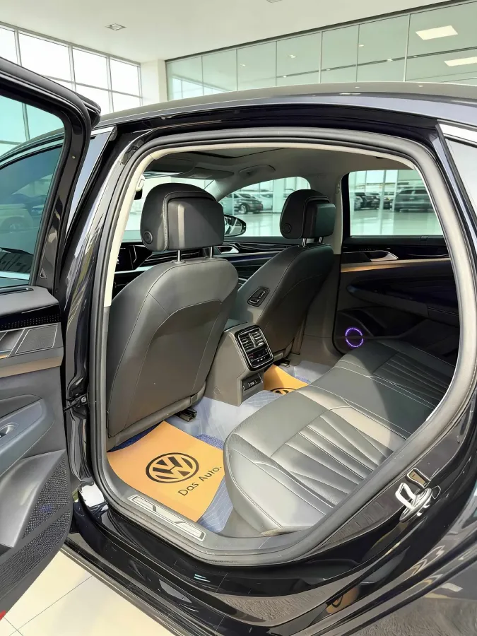 2025 Volkswagen Passat 2.0T 220HP L4 7DCT,autocango,china used car exporter,china ev exporter,chinese used car exporter,chinese used ev exporter