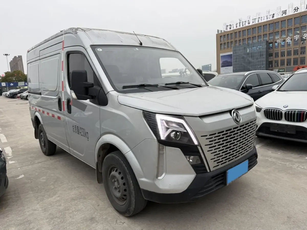2023 MAXUS XinTu V80 2.0T 127HP L4 6MT,autocango,china used car exporter,china ev exporter,chinese used car exporter,chinese used ev exporter