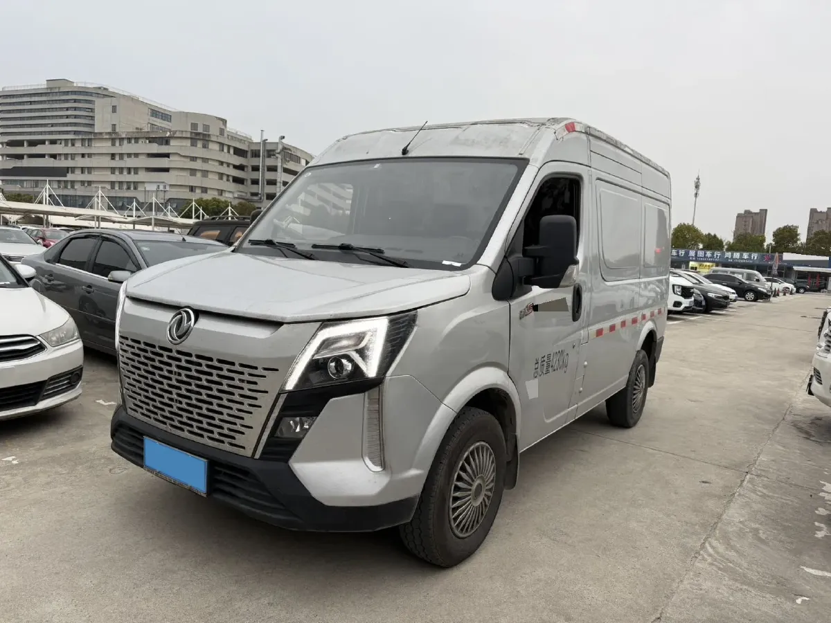 2023 MAXUS XinTu V80 2.0T 127HP L4 6MT,autocango,china used car exporter,china ev exporter,chinese used car exporter,chinese used ev exporter