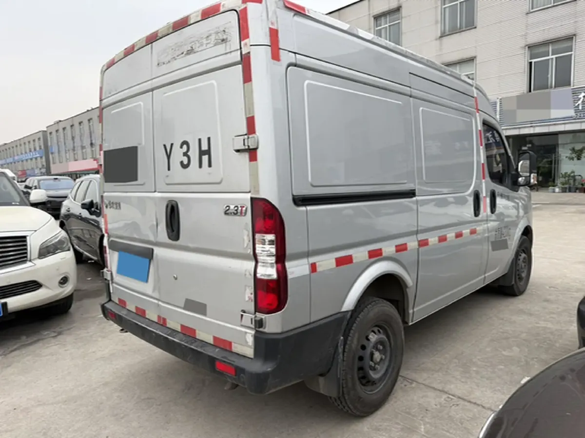 2023 MAXUS XinTu V80 2.0T 127HP L4 6MT,autocango,china used car exporter,china ev exporter,chinese used car exporter,chinese used ev exporter