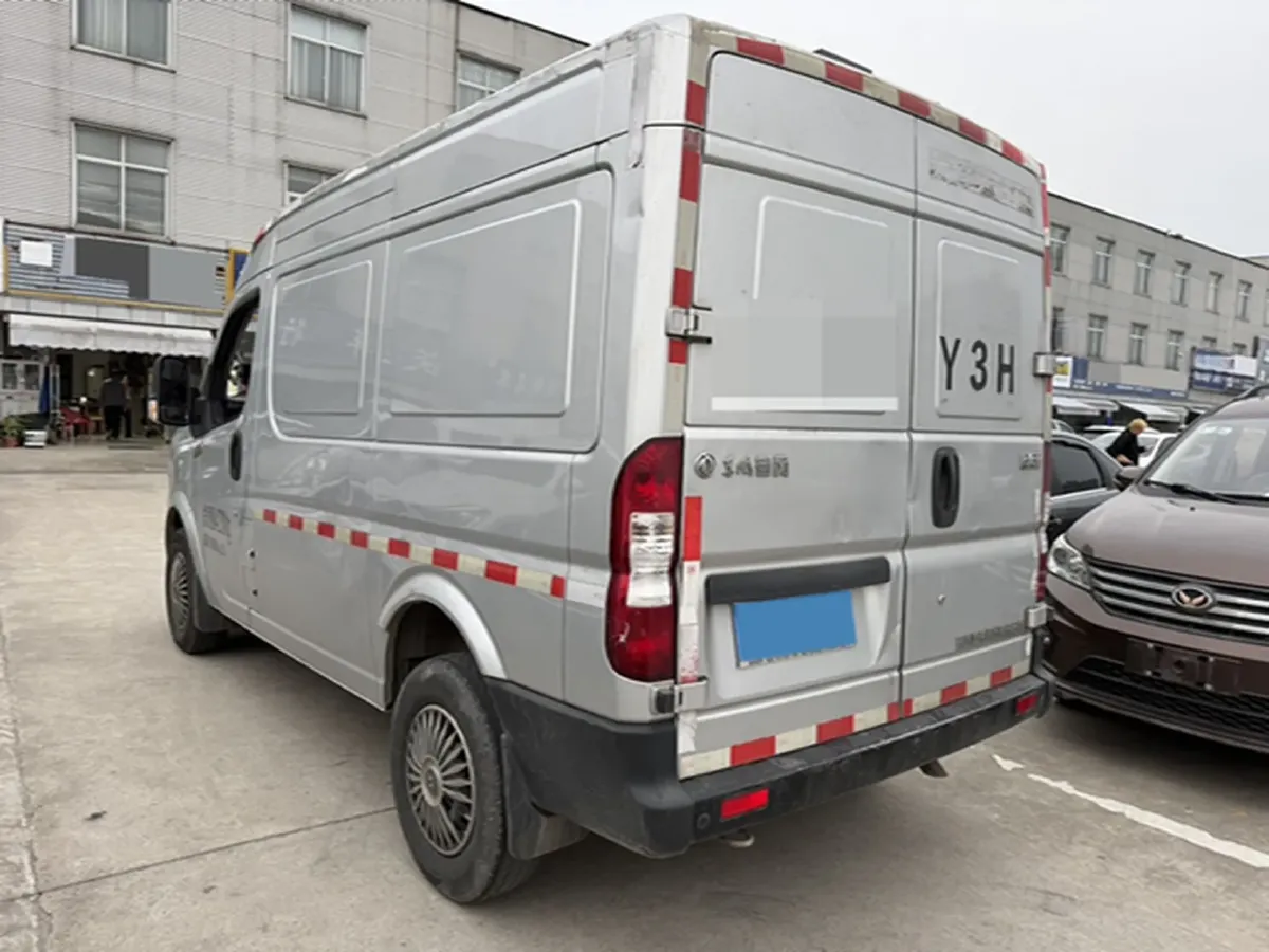 2023 MAXUS XinTu V80 2.0T 127HP L4 6MT,autocango,china used car exporter,china ev exporter,chinese used car exporter,chinese used ev exporter
