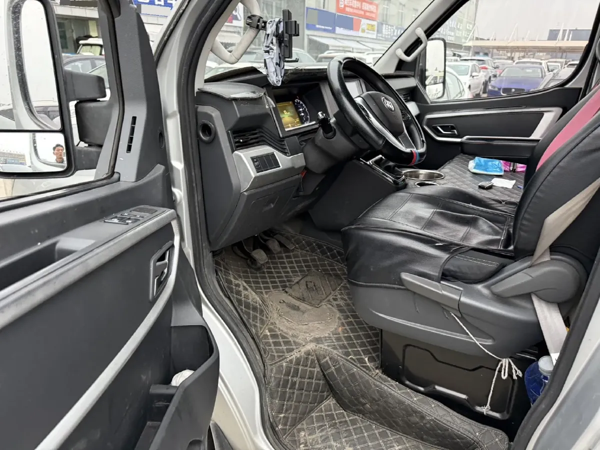 2023 MAXUS XinTu V80 2.0T 127HP L4 6MT,autocango,china used car exporter,china ev exporter,chinese used car exporter,chinese used ev exporter