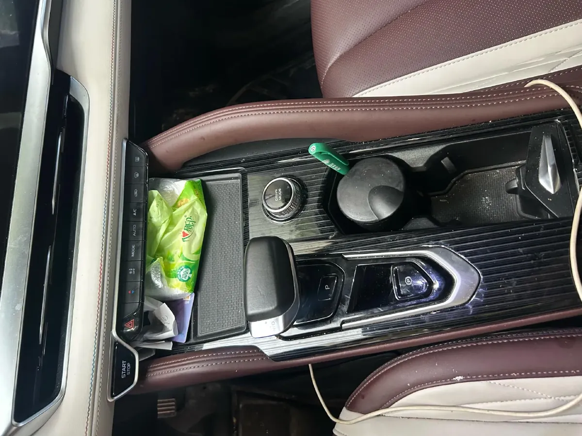 2021 Geely Monjaro 2.0T 218HP L4 7DCT,autocango,china used car exporter,china ev exporter,chinese used car exporter,chinese used ev exporter