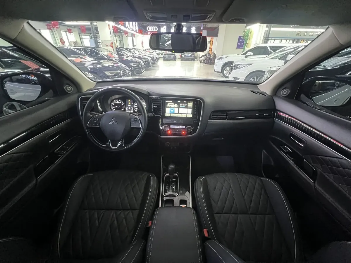 2020 Mitsubishi Outlander 2.0L 166HP L4 CVT,autocango,china used car exporter,china ev exporter,chinese used car exporter,chinese used ev exporter