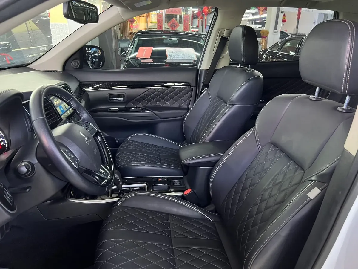 2020 Mitsubishi Outlander 2.0L 166HP L4 CVT,autocango,china used car exporter,china ev exporter,chinese used car exporter,chinese used ev exporter