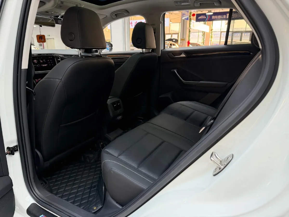 2022 Volkswagen T-Roc 1.4T 150HP L4 7DCT,autocango,china used car exporter,china ev exporter,chinese used car exporter,chinese used ev exporter