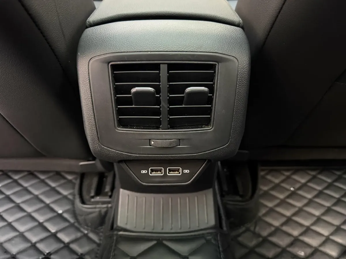 2022 Volkswagen T-Roc 1.4T 150HP L4 7DCT,autocango,china used car exporter,china ev exporter,chinese used car exporter,chinese used ev exporter