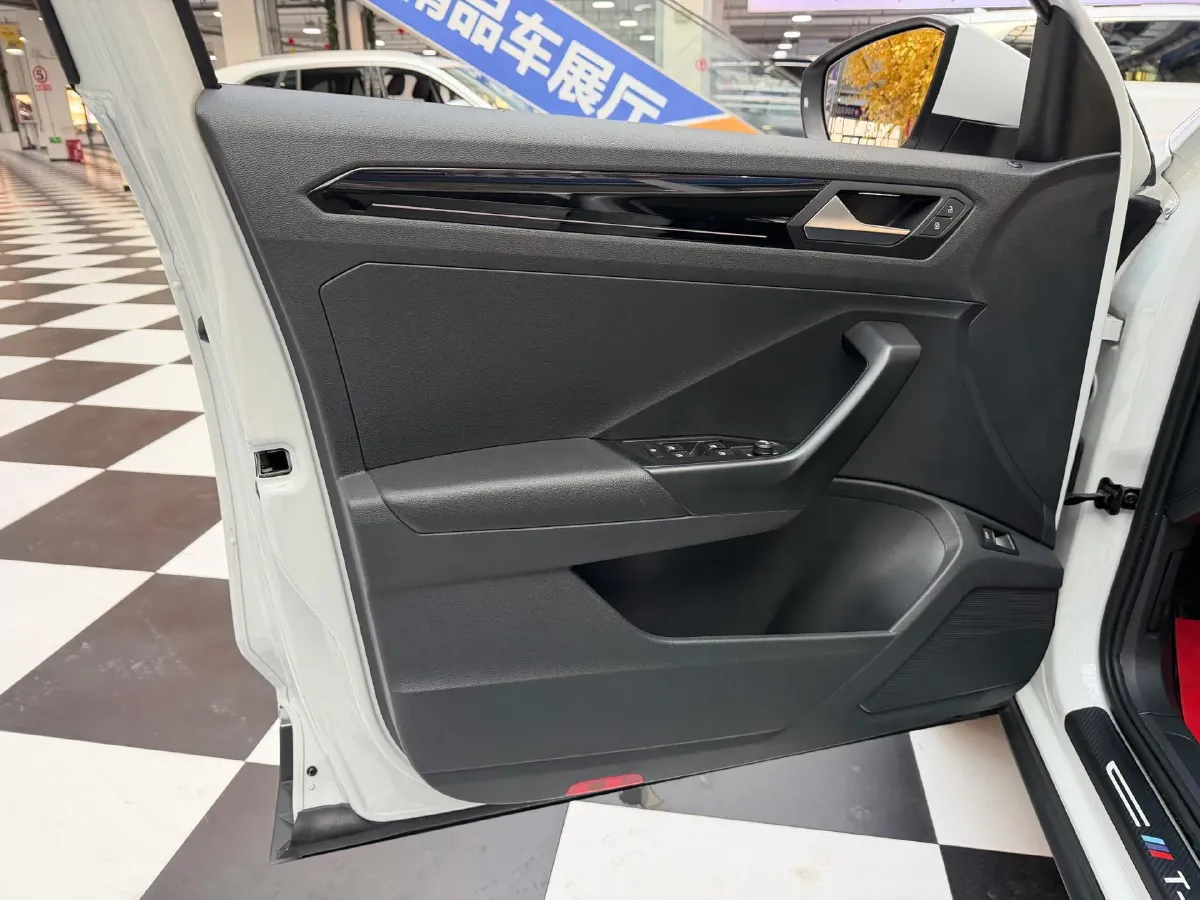 2022 Volkswagen T-Roc 1.4T 150HP L4 7DCT,autocango,china used car exporter,china ev exporter,chinese used car exporter,chinese used ev exporter