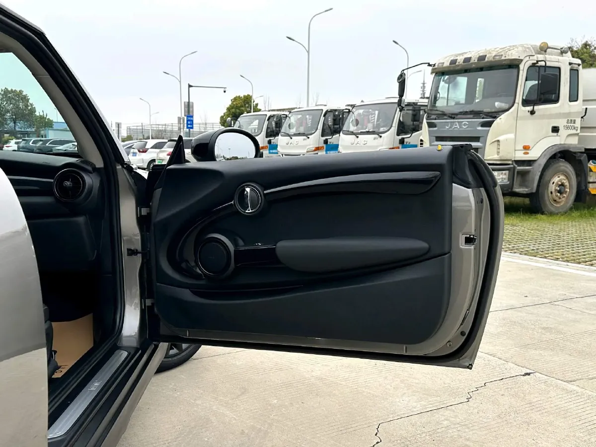 2021 MINI MINI 1.5T 136HP L3 7DCT,autocango,china used car exporter,china ev exporter,chinese used car exporter,chinese used ev exporter